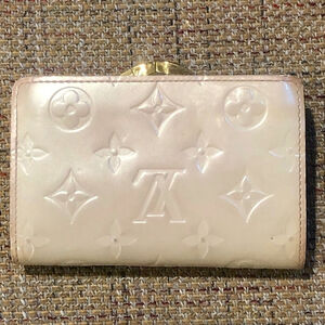 LOUIS VUITTON Ivory Vernis Leather Kiss Lock Bifold Wallet MI0076